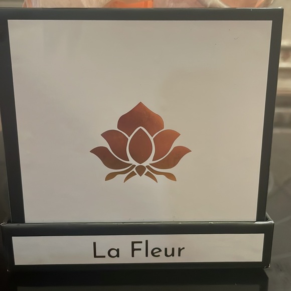 THE ORIGINAL LIFETIME FLOWERS Super Petite *Sent to me 8 days ago* - Picture 5 of 8